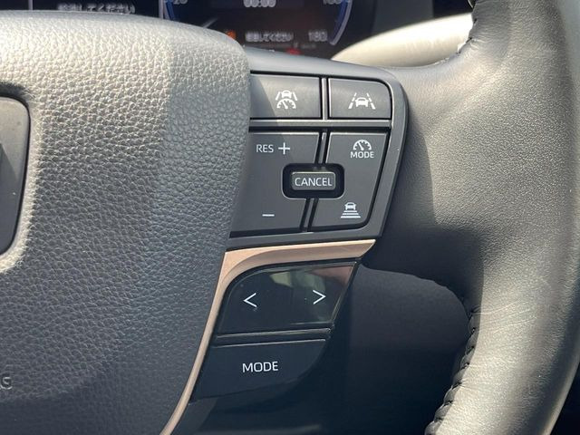 【レーダークルーズコントロール】高速道路での長距離走行が楽に!!自動で速度を保つクルーズコントロールが、衝突軽減システムと連携し、前方の車両を感知して車間を保つように速度調節してくれます!!