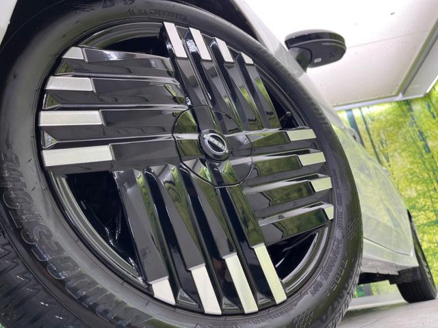 �y����17�C���`�A���~�z�C�[���z�O�ςɃ}�b�`���������A���~�z�C�[���𑕒����Ă���܂��B�e��ЊO�A���~�z�C�[����A�X�^�b�h���X�^�C�����戵�����Ă���܂��B���񂲑��k����������