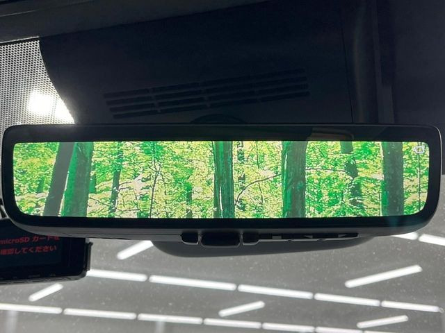【デジタルインナーミラー】後席の大きな荷物や同乗者で後方が確認しづらい時でも安心!カメラが撮影した車両後方の映像をルームミラー内に表示。クリアな視界で状況の確認が可能です!