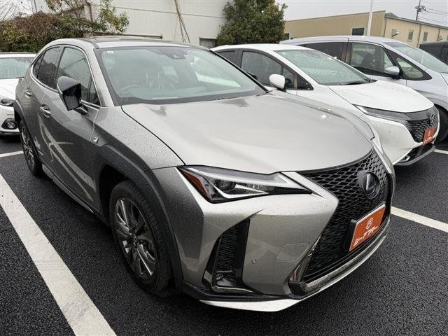 UX(レクサス) 250h Fスポーツ　禁煙車 赤革シート 純正10.3インチナビ 中古車画像