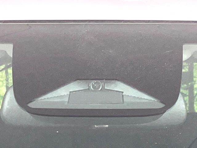 【ホンダセンシング】走行中に前方の車両等を認識し、衝突しそうな時は警報とブレーキで衝突回避と被害軽減をアシスト。より安全にドライブをお楽しみいただけます。