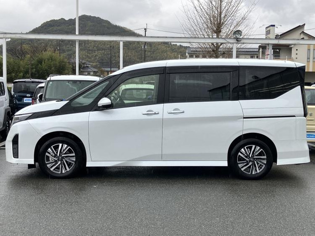 セレナ1.4 e-POWER ハイウェイスターV