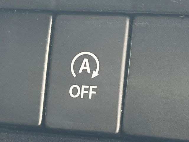 【アイドリングストップ】赤信号や渋滞で停車した際にエンジンを停止し、無駄な燃料の消費を抑えます。燃費向上や環境保護につなげる機能♪エンジンはブレーキを離せば再始動します。