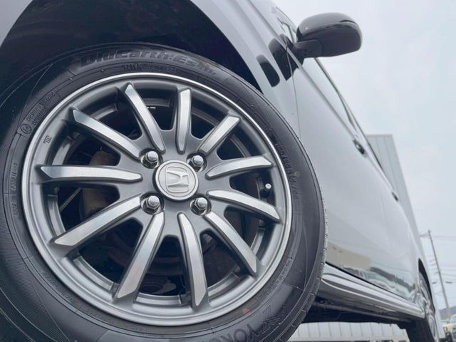 �y�����A���~�z�C�[���z�O�ςɃ}�b�`���������A���~�z�C�[���𑕒����Ă���܂��B�e��ЊO�A���~�z�C�[����A�X�^�b�h���X�^�C�����戵�����Ă���܂��B���񂲑��k����������