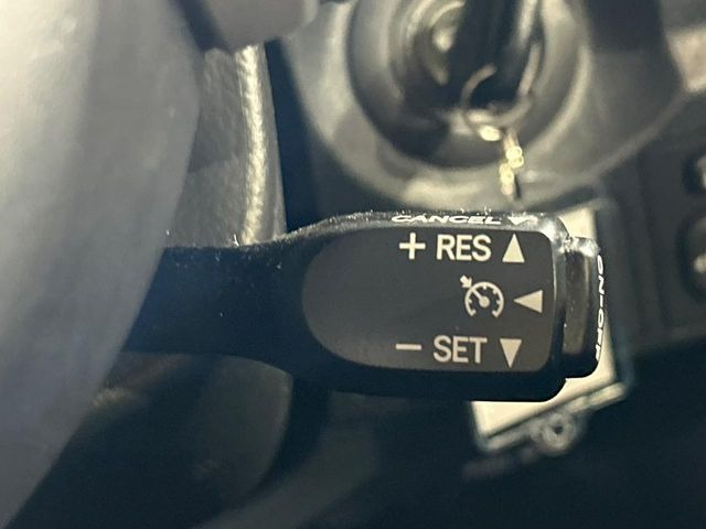 �y�N���[�Y�R���g���[���z�������H�����N���N���s�B�A�N�Z���𗣂��Ă���葬�x�ő��s���ł��A�������^�]���̕��S���y��!�����E�������ȒP�ȃX�C�b�`����Œ����ł��܂��B