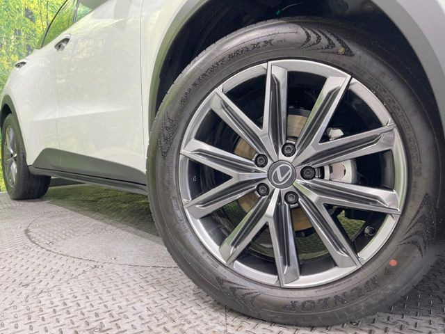 �y����18�C���`�A���~�z�C�[���z�O�ςɃ}�b�`���������A���~�z�C�[���𑕒����Ă���܂��B�e��ЊO�A���~�z�C�[����A�X�^�b�h���X�^�C�����戵�����Ă���܂��B���񂲑��k����������