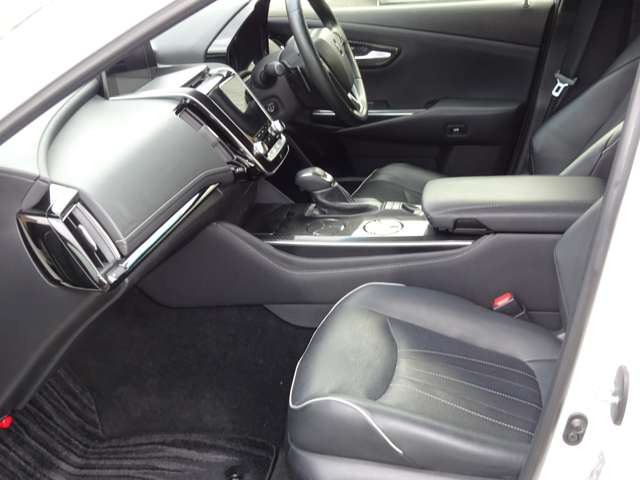 クラウンハイブリッド 2.5 RS アドバンス Four 4WD