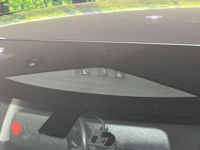 �y�C���e���W�F���g�G�}�[�W�F���V�[�u���[�L�z�t�����g�J�����őO���̎ԗ�����s�҂����m�B�Փ˂������Ȏ��͏Փ˔�Q�y���u���[�L���쓮�A�Փˉ�����T�|�[�g�B�����S�Ƀh���C�u�����y���݂��������܂��B