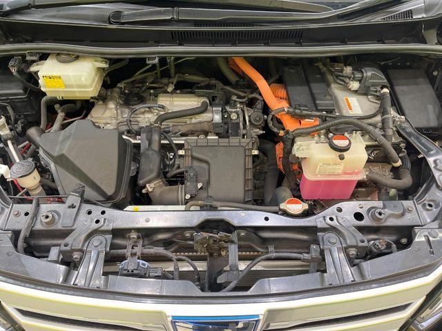 ��D�]�𒸂��Ă���܂��{�f�B�̒e�X�v���b�V���R�[�g���D�]��t���B�ʏ�̃K���X�R�[�g�ƈقȂ�A�ϋv�N��6�N�̖��@���K���X�R�[�e�B���O���A�{�f�B���L���C�ȏ�Ԃɕۂ��Ă���܂��B