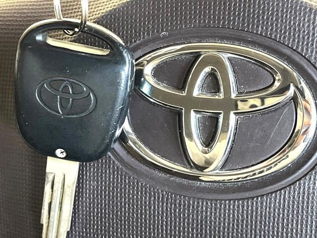 【キーレス】少し離れた場所からでもボタン一つでドアの開錠・施錠ができるのでとっても便利!ドアの鍵穴周りに傷をつけることもありません♪