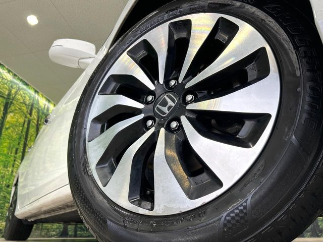 【純正17インチアルミホイール】外観にマッチした純正アルミホイールを装着しております。各種社外アルミホイールや、スタッドレスタイヤも取扱いしております。是非ご相談ください♪