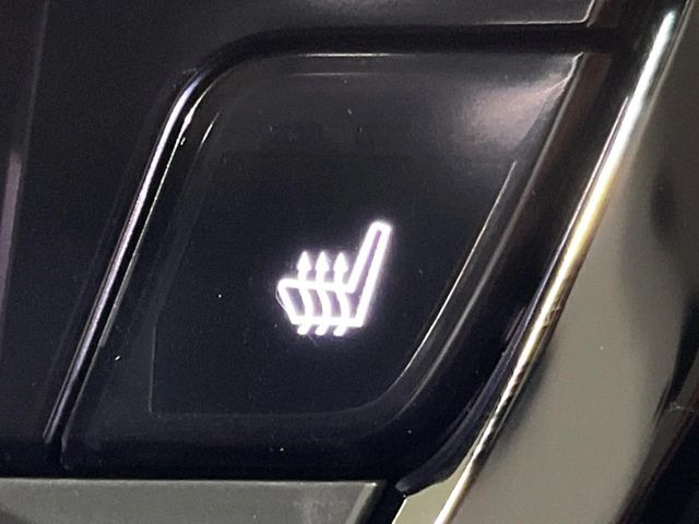 【シートヒーター】寒い日に重宝するシートヒーター!エアコンより早く温まってくれるので寒がりの人も安心ですね♪エアコンの温風は乾燥するから苦手、という方にもをおすすめです。