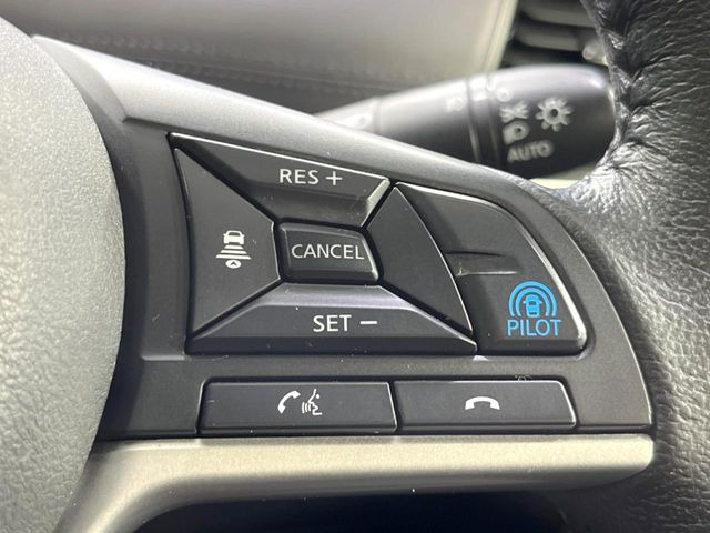 【プロパイロット】高速道路での長距離走行が楽に!!渋滞時と巡回走行のシーンで、アクセル・ブレーキ・ステアリングを自動で制御し、長距離運転の負担を軽減してくれます♪