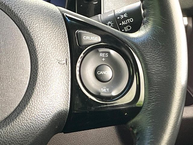 �y�N���[�Y�R���g���[���z�������H�����N���N���s�B�A�N�Z���𗣂��Ă���葬�x�ő��s���ł��A�������^�]���̕��S���y��!�����E�������ȒP�ȃX�C�b�`����Œ����ł��܂��B