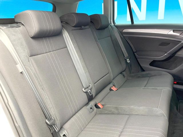 ●後部座席も気になるようなキズ・汚れやへたり等、大きなダメージはなく、良好な状態です。