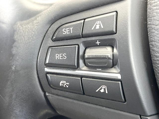 ●レーダークルーズコントロール:前の車との車間距離を一定にとりつつ、一定速度で自動走行してくれる次世代のクルーズコントロール!主に高速道路や自動車専用道路で使用する便利な機能です!