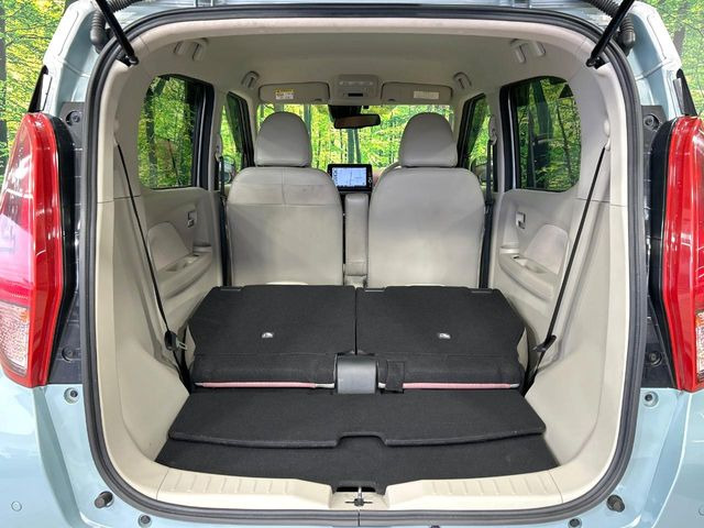 ���i�̂���������ʋ΁A���}���ɏ\���ȉ׎��X�y�[�X���m�ۂ��Ă���܂��B�Z�J���h�V�[�g��|���ƁA�傫�ȉו��̐ύڂ��\�ł���