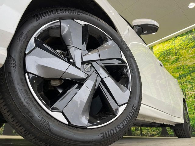 �y����17�C���`�A���~�z�C�[���z�O�ςɃ}�b�`���������A���~�z�C�[���𑕒����Ă���܂��B�e��ЊO�A���~�z�C�[����A�X�^�b�h���X�^�C�����戵�����Ă���܂��B���񂲑��k����������