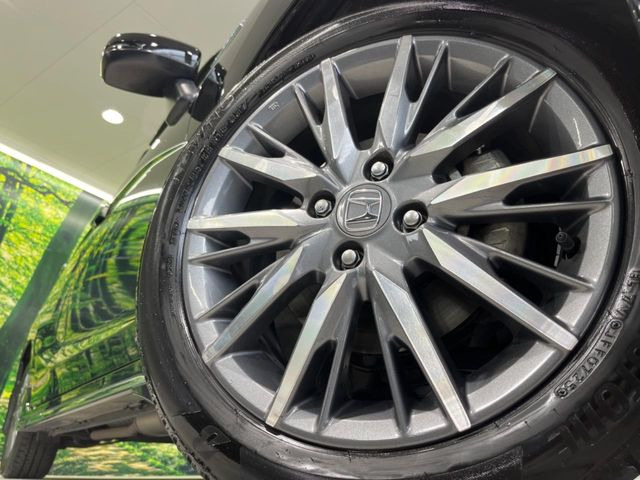 【純正16インチアルミホイール】外観にマッチした純正アルミホイールを装着しております。各種社外アルミホイールや、スタッドレスタイヤも取扱いしております。是非ご相談ください♪