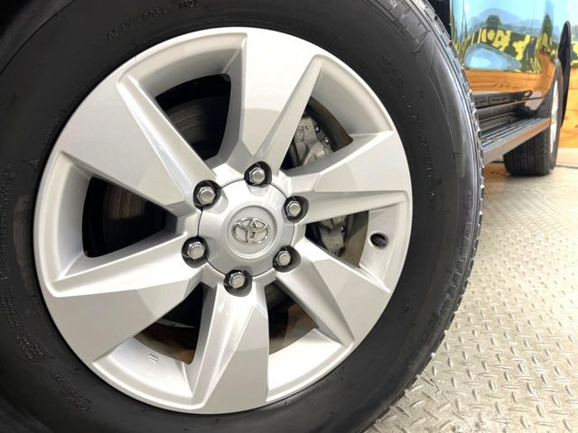 �y����17�C���`�A���~�z�C�[���z�O�ςɃ}�b�`���������A���~�z�C�[���𑕒����Ă���܂��B�e��ЊO�A���~�z�C�[����A�X�^�b�h���X�^�C�����戵�����Ă���܂��B���񂲑��k����������