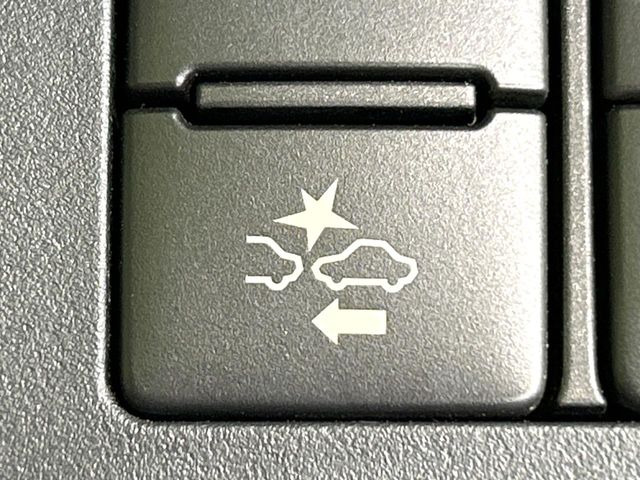 �y�v���N���b�V���Z�[�t�e�B�z�O���̎ԗ��������m���A�Փ˂������Ȏ��͌x��Œ��ӂ𑣂��A�u���[�L�𓥂ޗ͂��T�|�[�g�B�u���[�L�𓥂߂Ȃ������ꍇ�͏Փ˔�Q�y���u���[�L���쓮�A�Փˉ�����T�|�[�g���܂��B