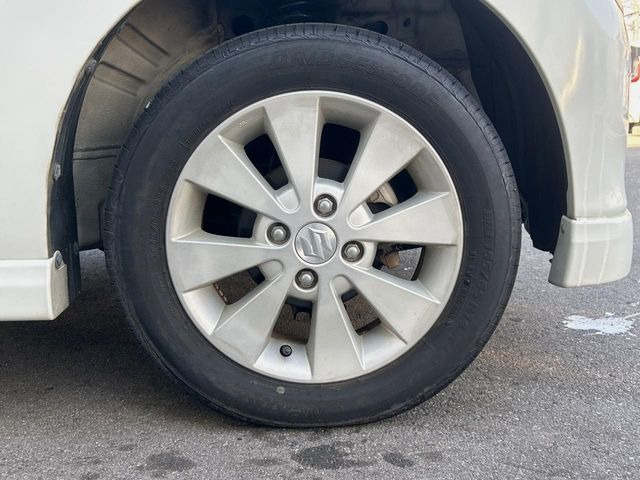 �y����14�C���`�A���~�z�C�[���z�O�ςɃ}�b�`���������A���~�z�C�[���𑕒����Ă���܂��B�e��ЊO�A���~�z�C�[����A�X�^�b�h���X�^�C�����戵�����Ă���܂��B���񂲑��k����������