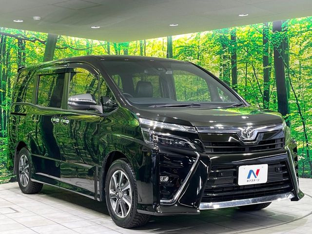 高透明度のガラス皮膜で撥水はもちろん、上質なツヤ・光沢を実現。紫外線や酸性雨から大切な愛車を保護し、色あせ・劣化を防止。「弾スプラッシュコート」、「弾プリミッサコート」からお選びいただけます。