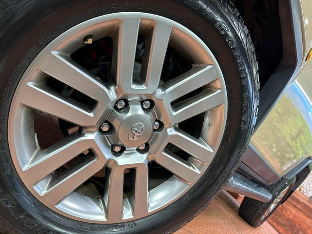 �y����20�C���`�A���~�z�C�[���z�O�ςɃ}�b�`���������A���~�z�C�[���𑕒����Ă���܂��B�e��ЊO�A���~�z�C�[����A�X�^�b�h���X�^�C�����戵�����Ă���܂��B���񂲑��k����������