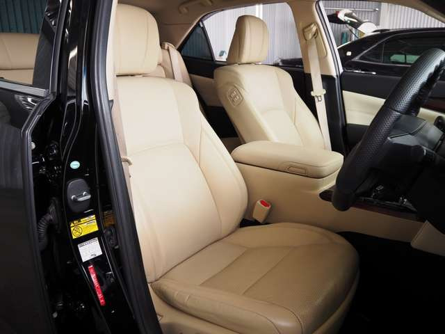 クラウンハイブリッド 2.5 ロイヤルサルーンG