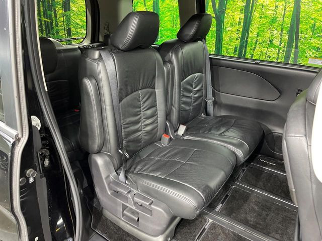 後部座席も気になるようなキズ・汚れやへたり等、大きなダメージはなく、良好な状態です。