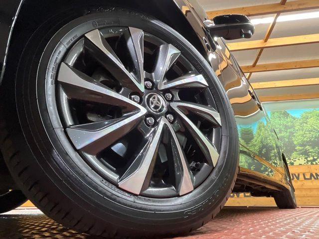 �y����17�C���`�A���~�z�C�[���z�O�ςɃ}�b�`���������A���~�z�C�[���𑕒����Ă���܂��B�e��ЊO�A���~�z�C�[����A�X�^�b�h���X�^�C�����戵�����Ă���܂��B���񂲑��k����������