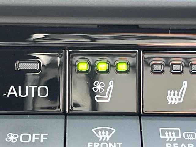 【シートベンチレーション】夏場は涼しい風でお尻や背中の熱やムレを防ぎ、冬はエアコンよりも早く温まってポカポカに!季節を問わず快適に過ごせます。