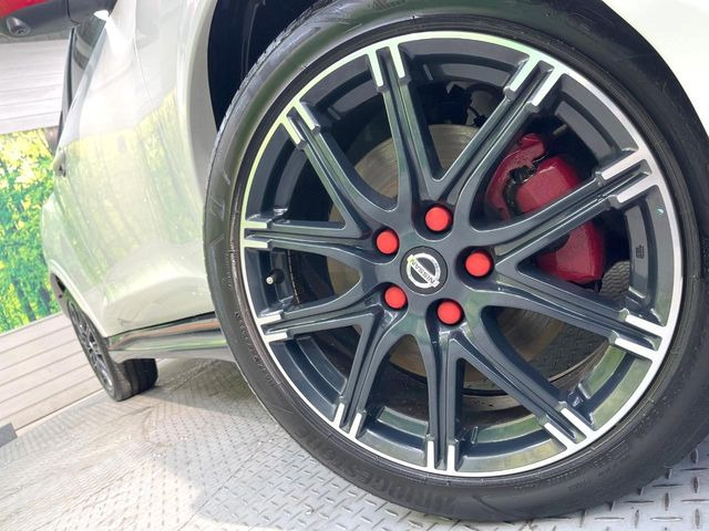 �y����18�C���`�A���~�z�C�[���z�O�ςɃ}�b�`���������A���~�z�C�[���𑕒����Ă���܂��B�e��ЊO�A���~�z�C�[����A�X�^�b�h���X�^�C�����戵�����Ă���܂��B���񂲑��k����������