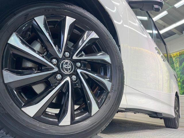 【純正17インチアルミホイール】外観にマッチした純正アルミホイールを装着しております。各種社外アルミホイールや、スタッドレスタイヤも取扱いしております。是非ご相談ください♪