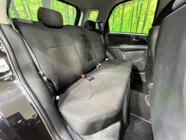 後部座席も気になるようなキズ・汚れやへたり等、大きなダメージはなく、良好な状態です。