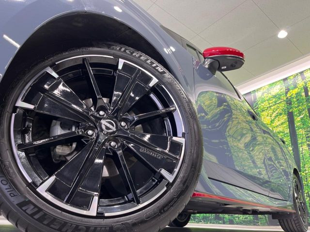 �y�O���[�h��p����17�C���`�A���~�z�C�[���z�f�U�C�����̍��������A���~�z�C�[���𑕒����Ă���܂��B�e��ЊO�A���~�z�C�[����A�X�^�b�h���X�^�C�����戵�����Ă���܂��B���񂲑��k����������