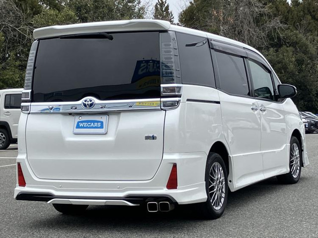 ヴォクシー1.8 ハイブリッド ZS 煌III