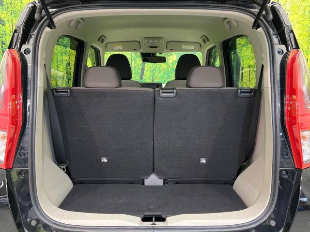 ���i�̂���������ʋ΁A���}���ɏ\���ȉ׎��X�y�[�X���m�ۂ��Ă���܂��B�Z�J���h�V�[�g��|���ƁA�傫�ȉו��̐ύڂ��\�ł���