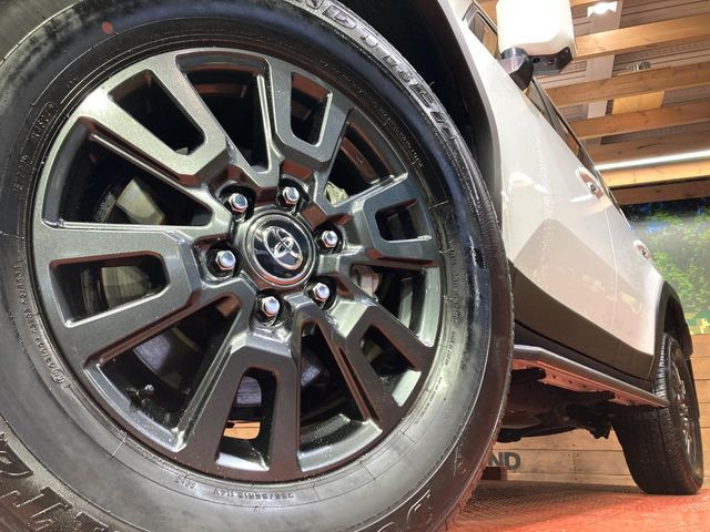 �y����18�C���`�A���~�z�C�[���z�O�ςɃ}�b�`���������A���~�z�C�[���𑕒����Ă���܂��B�e��ЊO�A���~�z�C�[����A�X�^�b�h���X�^�C�����戵�����Ă���܂��B���񂲑��k����������