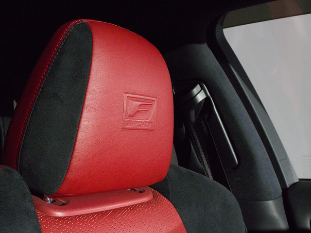 Fスポーツ専用赤本革シート!!お好みはいかがですか?当社では、お好みの色で新品本革シートを作成することもできます!!