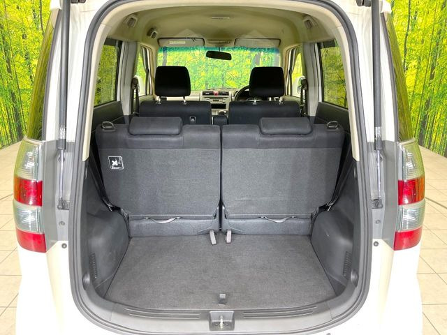 ���i�̂���������ʋ΁A���}���ɏ\���ȉ׎��X�y�[�X���m�ۂ��Ă���܂��B�Z�J���h�V�[�g��|���ƁA�傫�ȉו��̐ύڂ��\�ł���