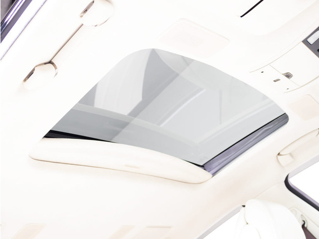 お探しの方必見のサンルーフ付き車両!