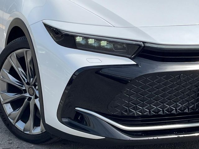 【四眼LEDヘッドライト】スタイリッシュな見た目の三眼LEDヘッドライトを装備♪スタイルだけでなく、夜間の走行も視界良好で安心してお乗りいただけます。