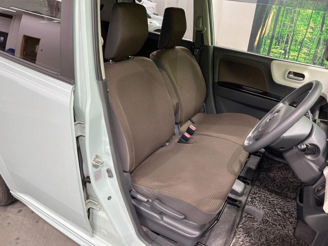 運転席シート廻りは使用感も少なく、良好な状態となっています。丁寧に使われていたことがよくわかりますね。