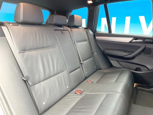 ●後部座席も気になるようなキズ・汚れやへたり等、大きなダメージはなく、良好な状態です。