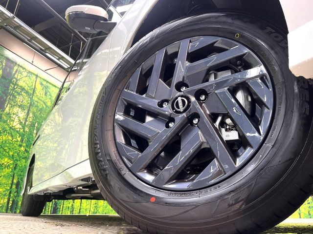 �y����16�C���`�A���~�z�C�[���z�O�ςɃ}�b�`���������A���~�z�C�[���𑕒����Ă���܂��B�e��ЊO�A���~�z�C�[����A�X�^�b�h���X�^�C�����戵�����Ă���܂��B���񂲑��k����������