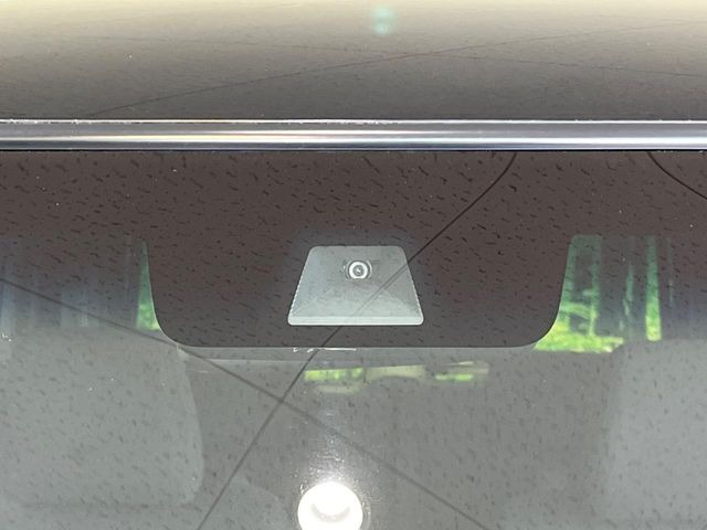 �y�z���_�Z���V���O�z���s���ɑO���̎ԗ�����F�����A�Փ˂������Ȏ��͌x��ƃu���[�L�ŏՓˉ���Ɣ�Q�y�����A�V�X�g�B�����S�Ƀh���C�u�����y���݂��������܂��B