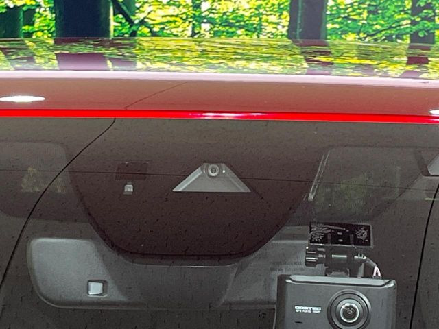 �y�X�}�[�g�u���[�L�T�|�[�g�z���s���ɑO���̎ԗ�����F�����A�Փ˂������Ȏ��͌x��ƃu���[�L�ŏՓˉ���Ɣ�Q�y�����A�V�X�g�B�����S�Ƀh���C�u�����y���݂��������܂��B