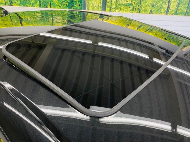 【ムーンルーフ】開放感たっぷりの希少装備、ムーンルーフが装着されています!車内に明かりを取り入れたり景色を楽しむ以外にも、車内の空気も簡単に換気できて快適です!