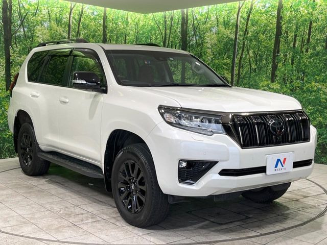 高透明度のガラス皮膜で撥水はもちろん、上質なツヤ・光沢を実現。紫外線や酸性雨から大切な愛車を保護し、色あせ・劣化を防止。「弾スプラッシュコート」、「弾プリミッサコート」からお選びいただけます。